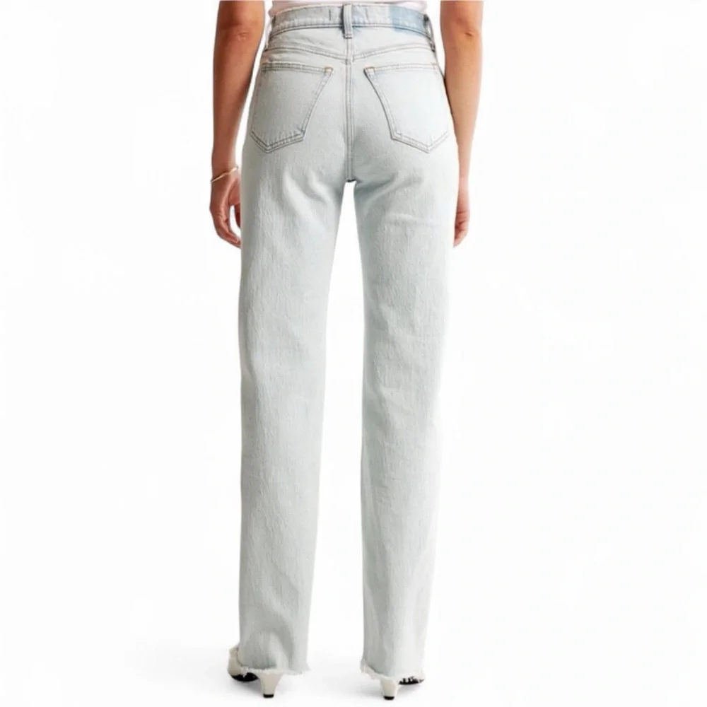 Abercrombie 90s High Rise Relaxed Jeans 31 NWT